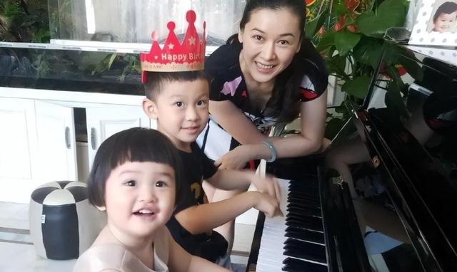 黄海冰:不接受前妻丁克,靠“蹭饭”娶到小12岁娇妻,如今怎样?