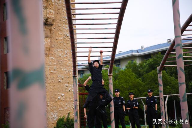 武汉公安女子特警大队：铁血柔情书丹心 英雄城市绽芳华