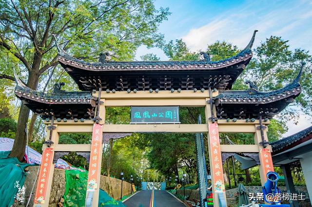 南京浦口凤凰山公园,这里有一座地标建筑,可以俯瞰城市绝美风光