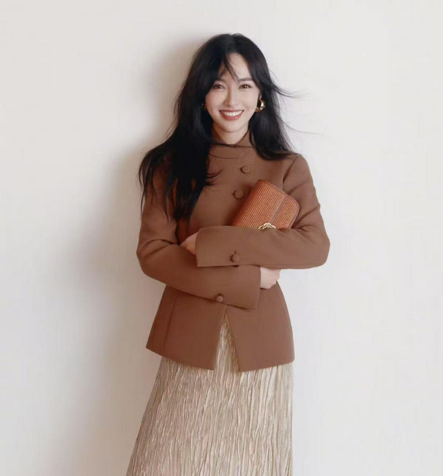 68岁无儿无女,至今未再婚的张瑜,与74岁前夫张建亚处境大不相同