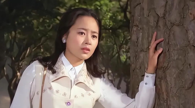 68岁无儿无女,至今未再婚的张瑜,与74岁前夫张建亚处境大不相同