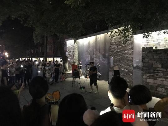 凡人歌丨背着吉他越过高山和海 他在成都街头唱起环游世界时写下的歌