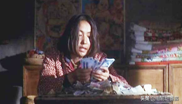29年后才懂,二嫫用脚玩的不是面粉,而是中国人难以启齿的“性”