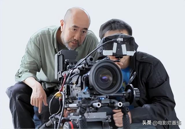 29年后才懂,二嫫用脚玩的不是面粉,而是中国人难以启齿的“性”