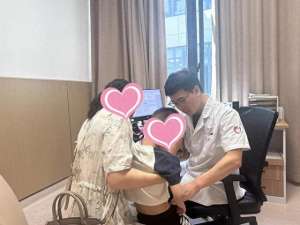 男孩的蛋蛋(浙江8岁男孩“蛋蛋”大小不一，一查竟是医生提醒)