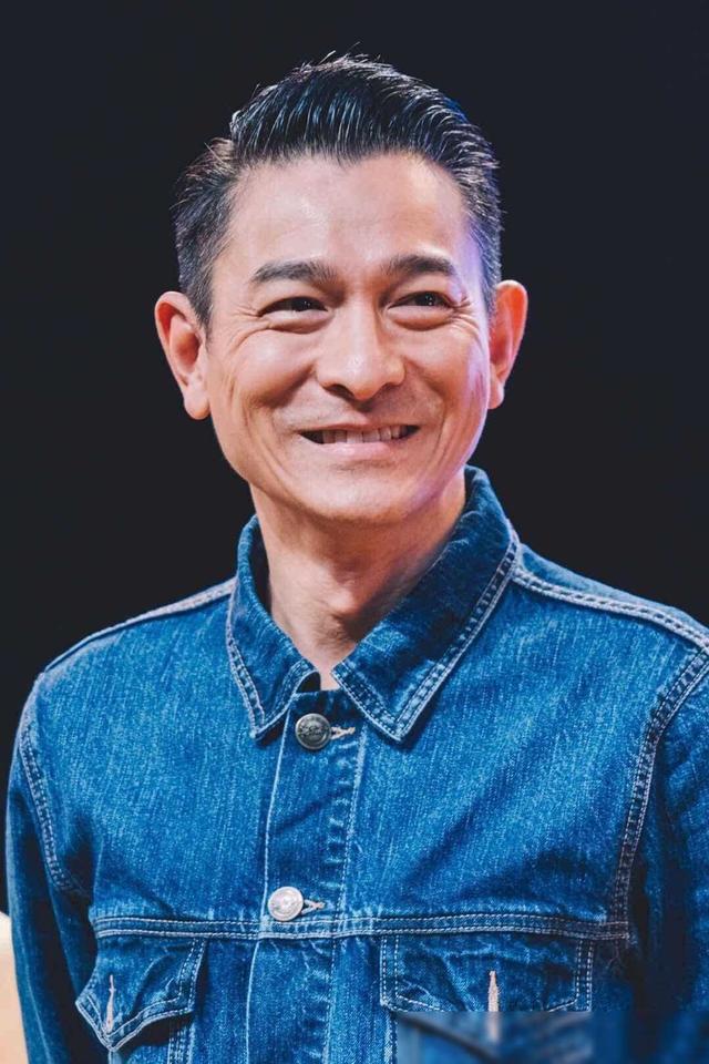 刘德华本人现身体育馆被偶遇,真实身高被质疑