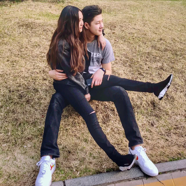 刘纯燕21岁女儿罕曝光!小黑妞逆袭高颜值女神,男友更是高大帅气