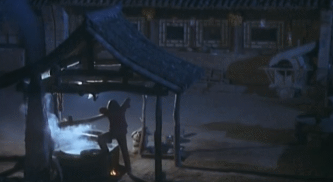 29年后才懂,二嫫用脚玩的不是面粉,而是中国人难以启齿的“性”