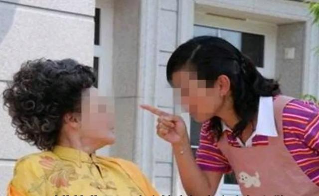 儿媳妇出言不逊轰婆婆出门,娘家妈晓之以理教女儿做人