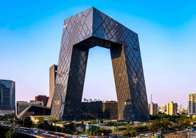 知名主持人程雷:身患肝炎娶小18岁娇妻,发病后妻子辞掉工作相陪
