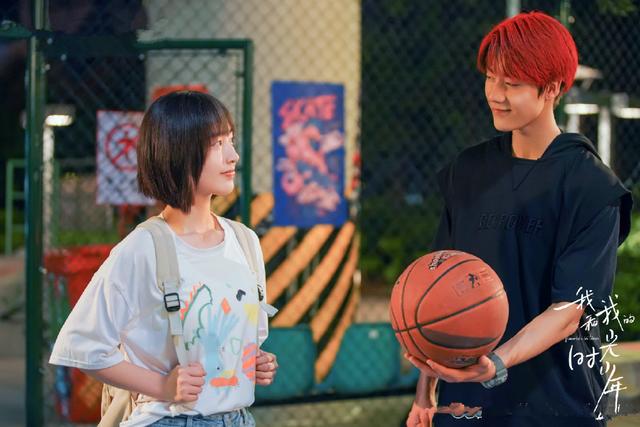《我和我的时光少年》首播,邓恩熙张凌赫主演,校园生活温暖有趣