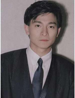 刘德华身高多少(刘德华本人现身体育馆被偶遇，真实身高被质疑)