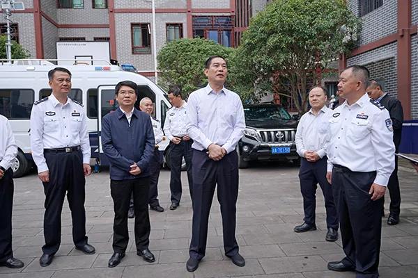 国庆假期,重庆新任公安局长首赴一线督导