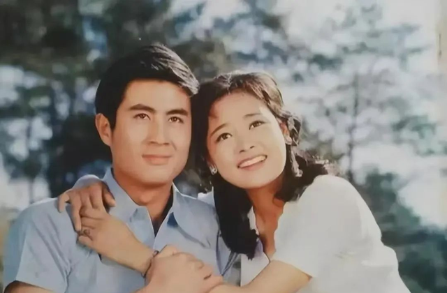 68岁无儿无女,至今未再婚的张瑜,与74岁前夫张建亚处境大不相同