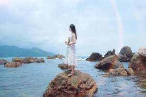 不要活在别人眼里(不要活在别人眼里，也别活在自己的情绪里)