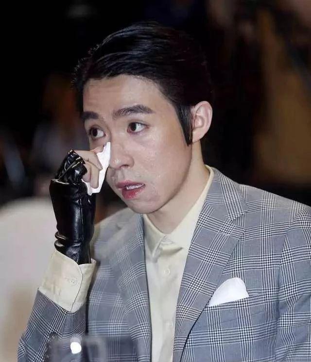 当昔日顶流失去偶像脸,毁容的他现在怎样了?