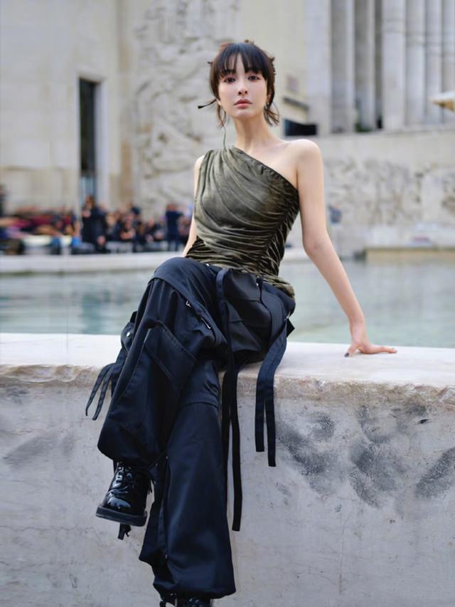 被吴昕的松弛感穿搭圈粉，意想不到的“混搭”，洋气减龄、好好看