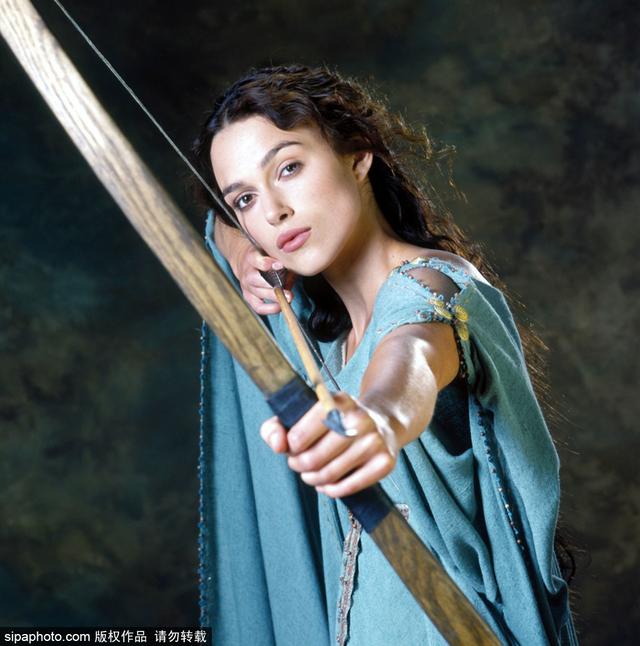 她18岁因演《加勒比海盗》成名 美丽仙气私下里却极其安静低调