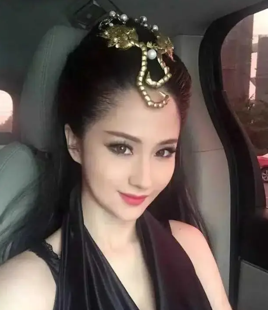 蓝心妍:一个为艺术大胆献身的演员