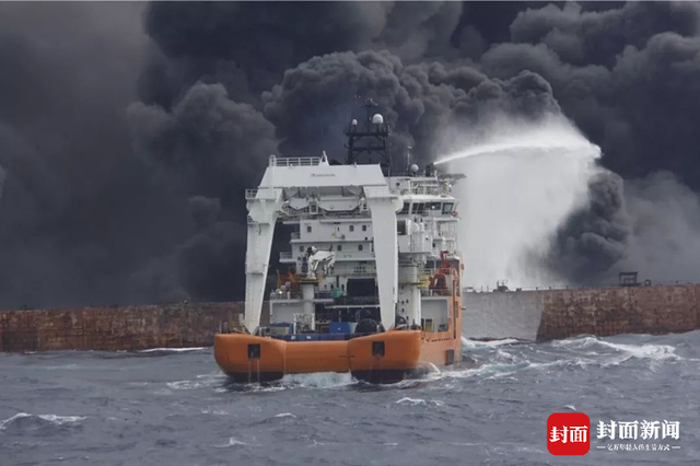 桑吉轮连烧7天多次爆燃 4人冒死登船26分钟未能进入船员生活室