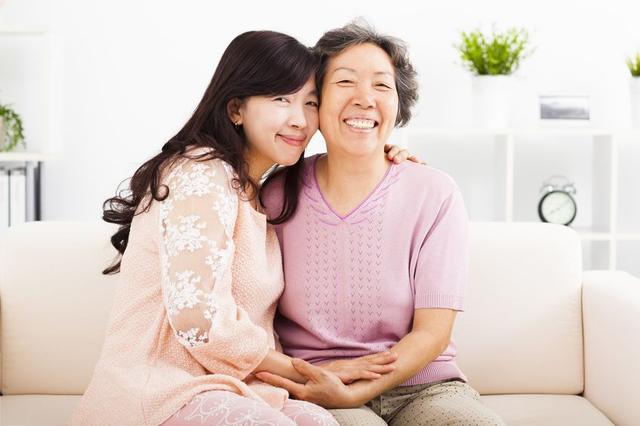 亲妈刷碗正常,婆婆刷不孝?婆婆和妈妈的9个差别,很多人不明白