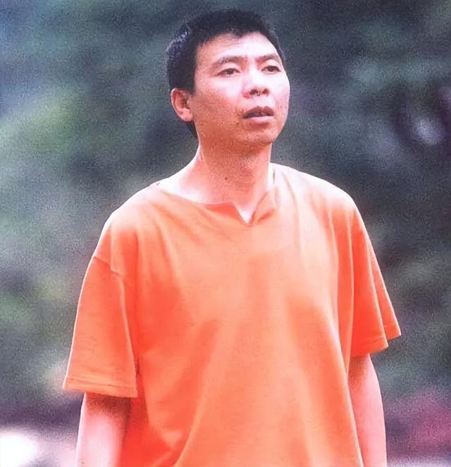 冯小刚离婚后,娶了美人徐帆,但他说愧对两个女人,自己不是东西