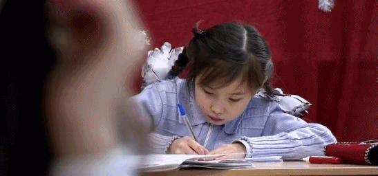豆瓣0分却看哭10万人！4岁孩子为上学爬悬崖走钢索、死里求生……
