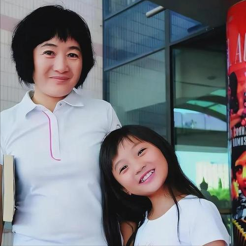 林妙可,丰胸门、陪酒门、炫富门,为啥人们总跟这个小女孩过不去