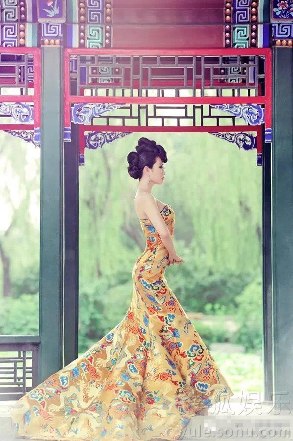 S曲线再现！芙蓉姐姐穿范冰冰的龙袍 不要太美