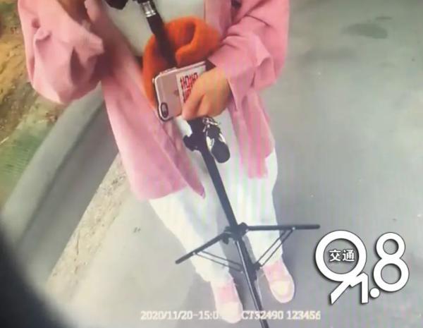 浙江一花季少女,浓妆艳抹跑到路上干这事!毁三观