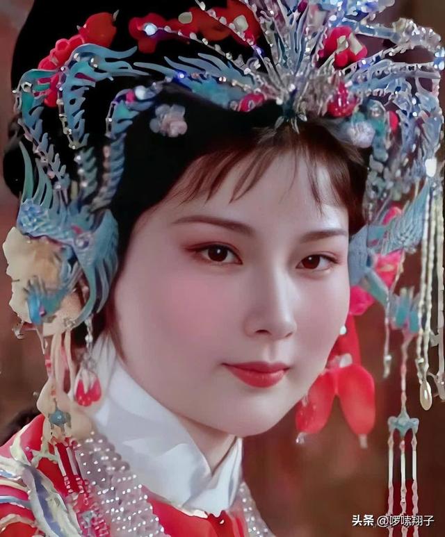 何赛飞:25岁嫁老师的儿子,婚后10年选择做丁克,如今终苦尽甘来