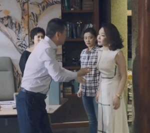 怀孕电视剧(不惑之旅：简单意外怀孕，王忆如联手林婉柔害其流产，马列文暴怒)