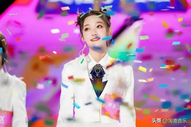 出道就被封杀,因相貌遭受非议,如今获得冠军,登上春晚?