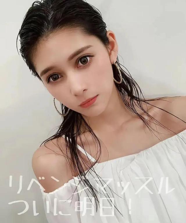 安洁拉芽衣:日菲混血,身材不错