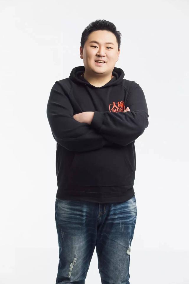 贾玲39岁仍未婚,背后有3个绯闻男友