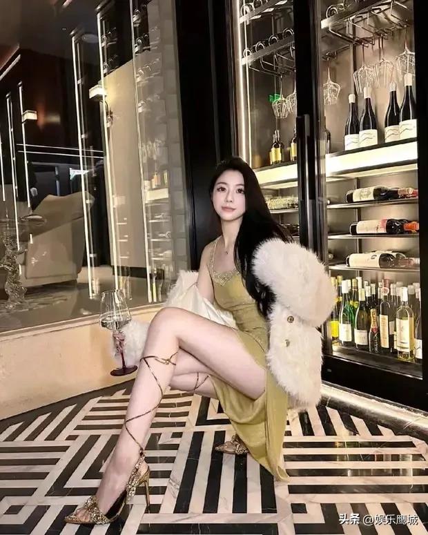 台湾绝美佳人!模特身姿,逆天大长腿,惊艳众人!