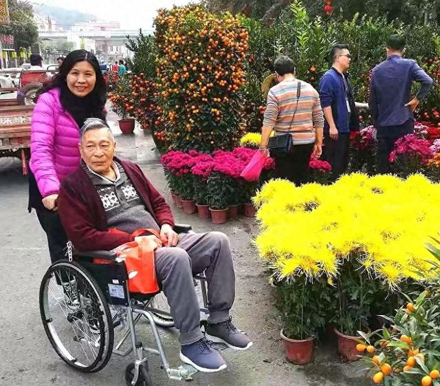 父亲很平凡，但父亲很温暖