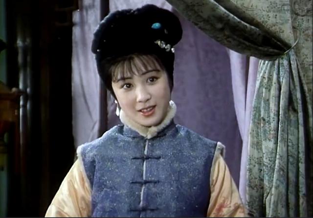 同样是演“薛宝钗”，把张莉和傅艺伟，放在一起看，差别就出来了