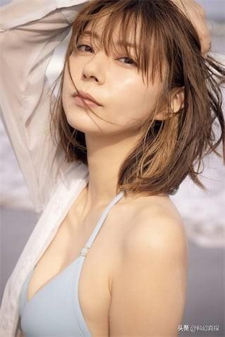 为艺术献身的女星,曾出演假面骑士女主——芳贺优里亚