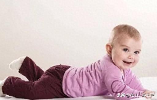 宝宝出生第一天就需要开始锻炼的技能,竟然是——趴