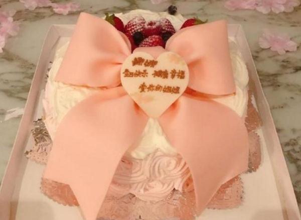 娜扎27岁生日姐姐为其庆生!姐妹俩颜值超高,深厚感情让人羡慕