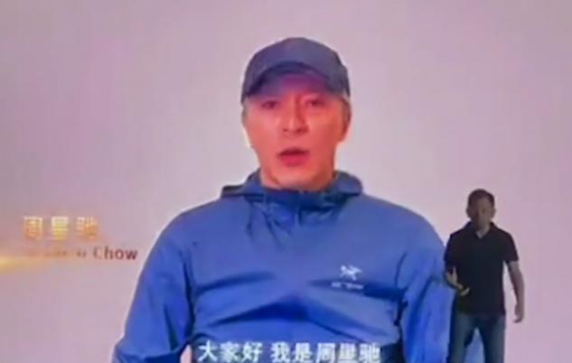 周星驰久违露面,白发苍苍皱纹深刻,刚被曝被追讨8.4亿难偿还