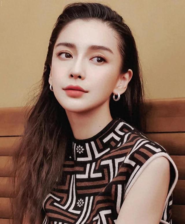 当杨颖和杨幂同穿中式绿袍,才发现演艺圈时尚圈的差别看气质!