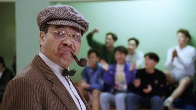 《逃学威龙2》中的洋学生,为什么从班会到黑社会都要入齐?