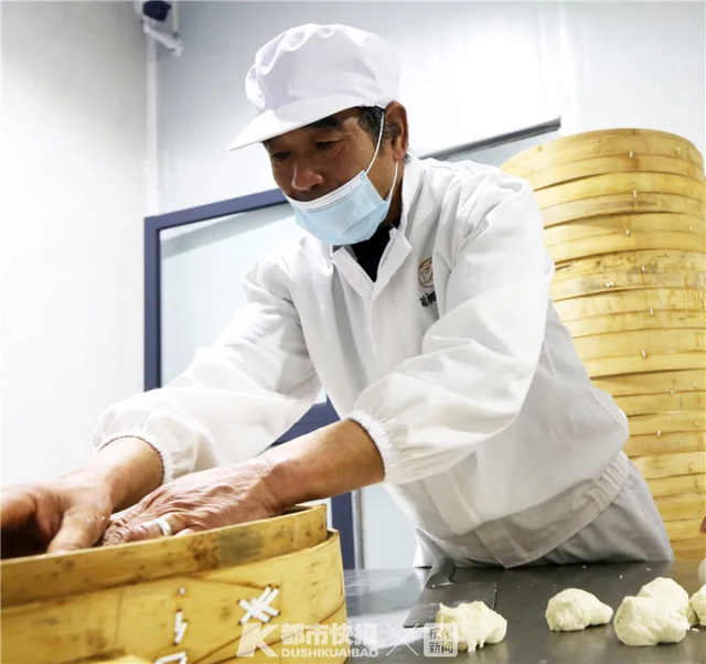 杭州男子靠揉馒头建起了小别墅,还搞出产业园!“我作为男人的担当,就是从做馒头开始!”