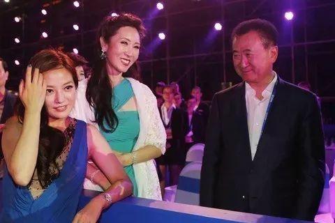 王健林背后的女人,林宁助万达起死回生,帮万达还债2000多亿