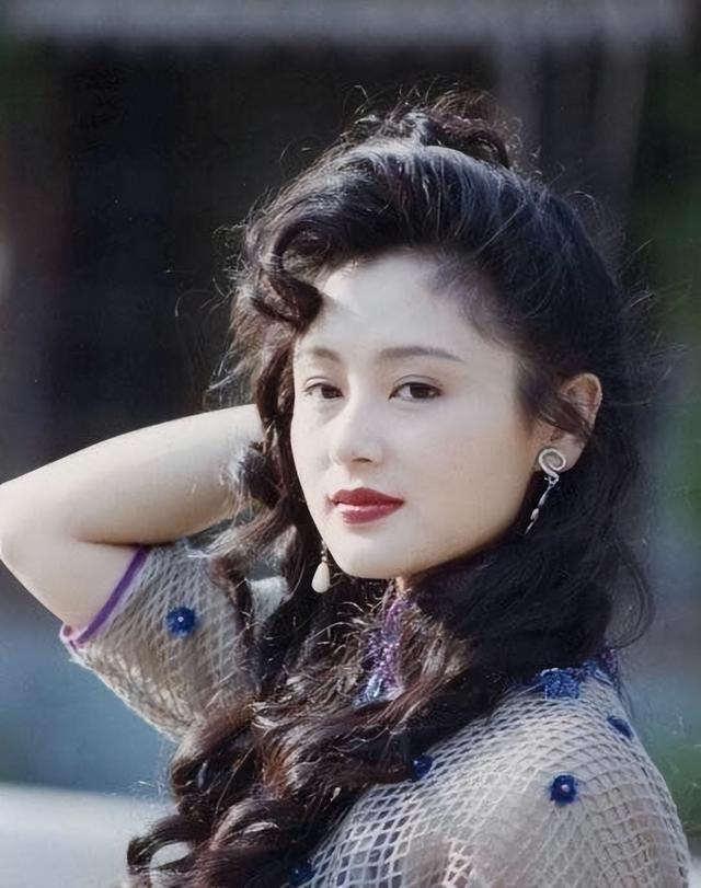 被导演霸占的5位女星,为了艺术献身导演,因潜规则生米煮成熟饭