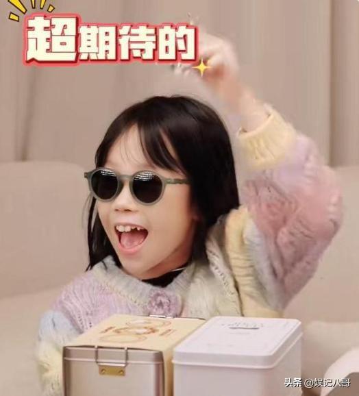 伊能静带女儿小米粒出镜,门牙突出,网友:从小丑到大?