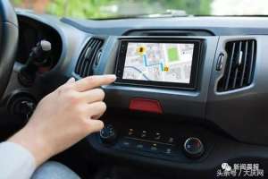 锁喉吻(女子凌晨叫“滴滴”回家，下车时遭司机锁喉强吻)