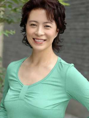 演员刘佳(演员刘佳：隐退10年，将父亲骨灰放家中8年，活成了贤妻良母)